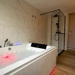 Chez Margueritte, Cosy, Jacuzzi & Parking Facile דירה *